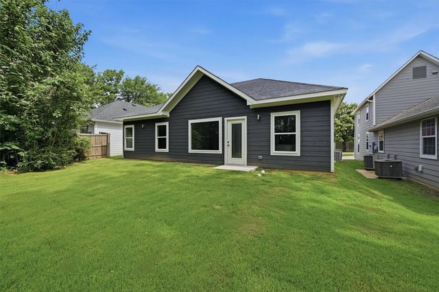 110 W Hull Street, Denison, TX 75021