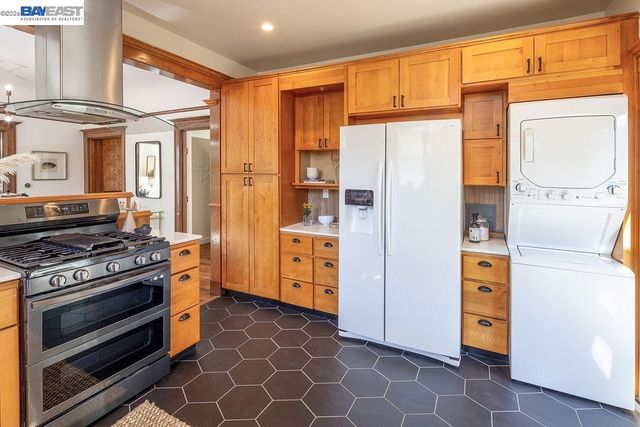 2420 9th Ave, Oakland, CA 94606