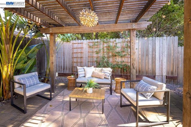 2420 9th Ave, Oakland, CA 94606