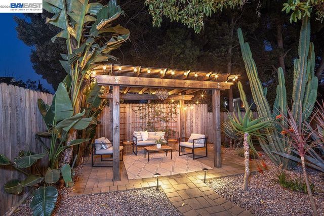 2420 9th Ave, Oakland, CA 94606