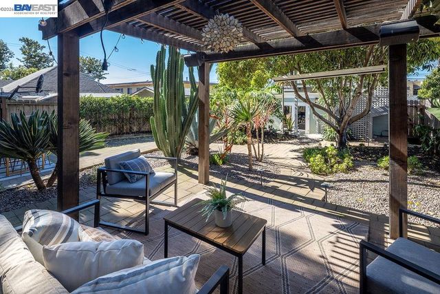 2420 9th Ave, Oakland, CA 94606