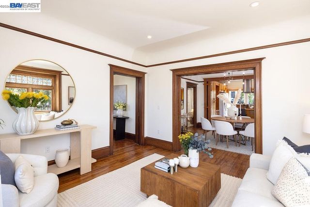 2420 9th Ave, Oakland, CA 94606