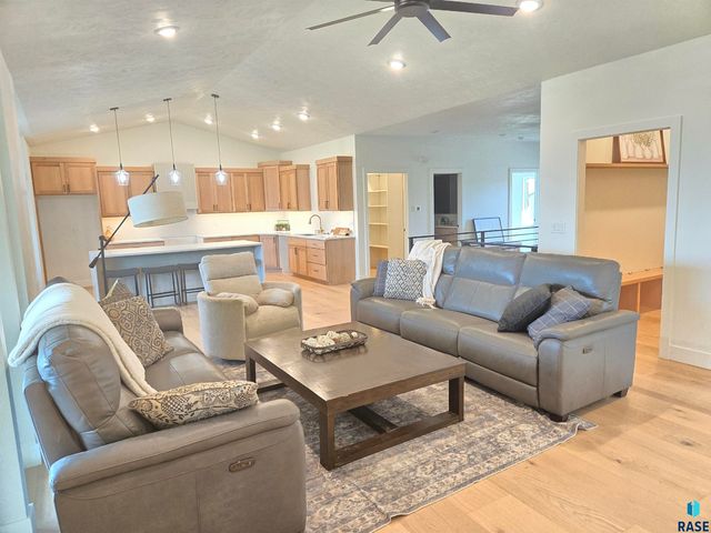 8412 E Spearfish Ct Court, Sioux Falls, SD 57110