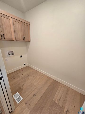 8412 E Spearfish Ct Court, Sioux Falls, SD 57110