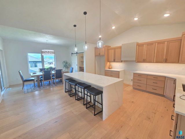 8412 E Spearfish Ct Court, Sioux Falls, SD 57110