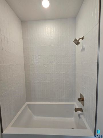 8412 E Spearfish Ct Court, Sioux Falls, SD 57110