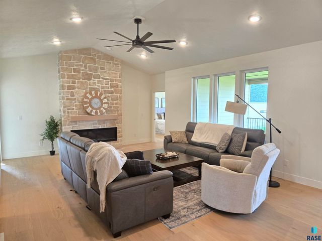 8412 E Spearfish Ct Court, Sioux Falls, SD 57110