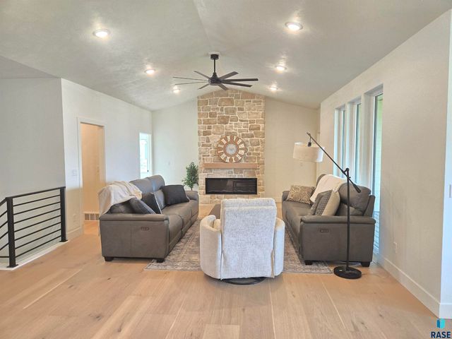 8412 E Spearfish Ct Court, Sioux Falls, SD 57110