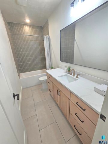 8412 E Spearfish Ct Court, Sioux Falls, SD 57110