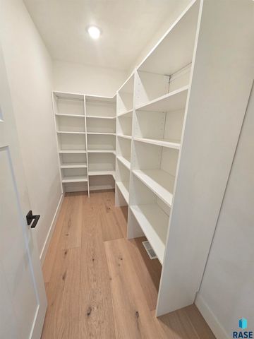 8412 E Spearfish Ct Court, Sioux Falls, SD 57110