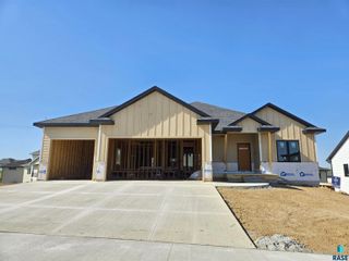 8412 E Spearfish Ct, Sioux Falls, SD 57110