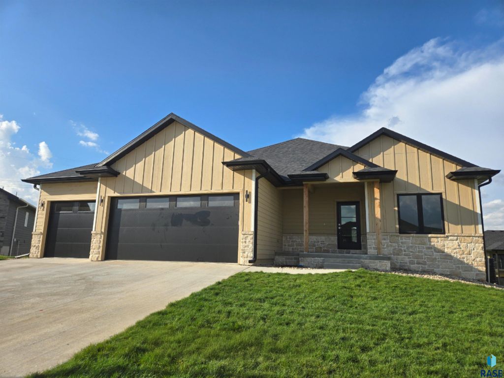 8412 E Spearfish Ct Court, Sioux Falls, SD 57110