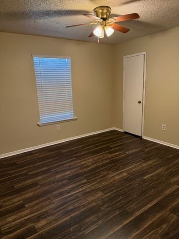 810 Woodland Court, Kennedale, TX 76060