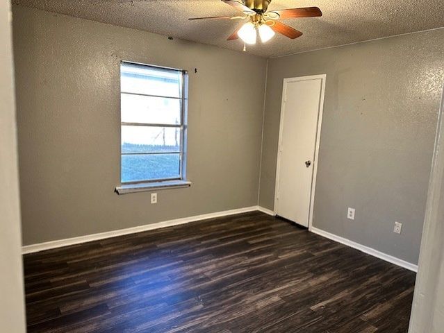 810 Woodland Court, Kennedale, TX 76060