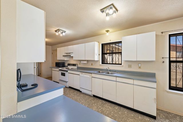 1730 Valencia Drive, Las Cruces, NM 88001