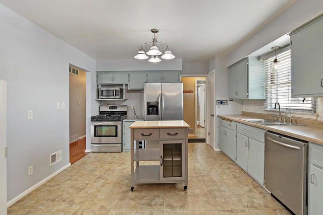 8015 48th AVENUE, Kenosha, WI 53142