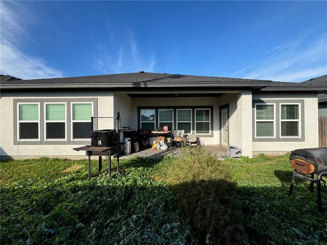 3118 Stone Creek Dr, Corpus Christi, TX 78410