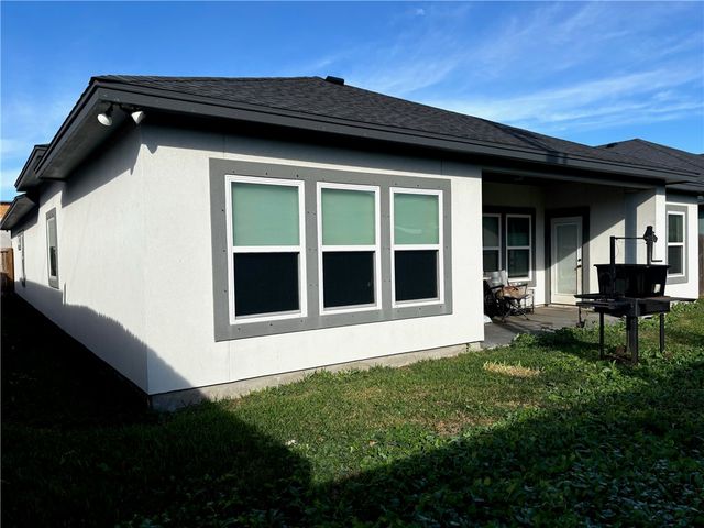 3118 Stone Creek Dr, Corpus Christi, TX 78410