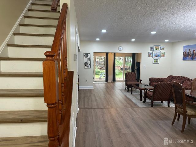 13 Albury Way, North Brunswick, NJ 08902