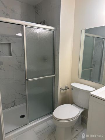 13 Albury Way, North Brunswick, NJ 08902