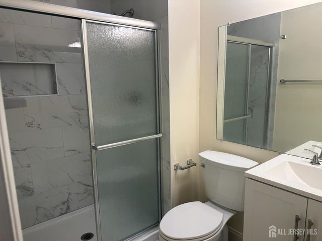 13 Albury Way, North Brunswick, NJ 08902