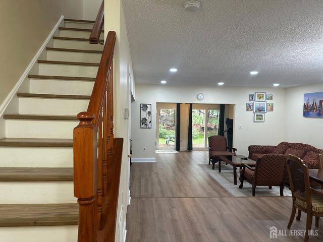 13 Albury Way, North Brunswick, NJ 08902