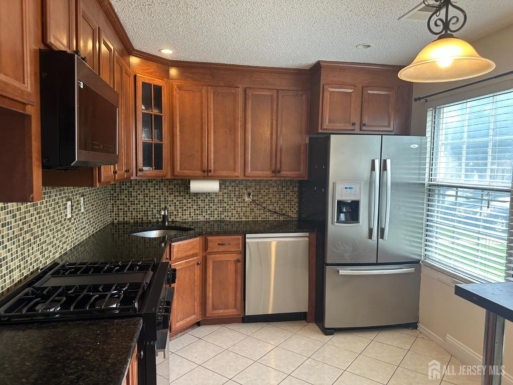 13 Albury Way, North Brunswick, NJ 08902