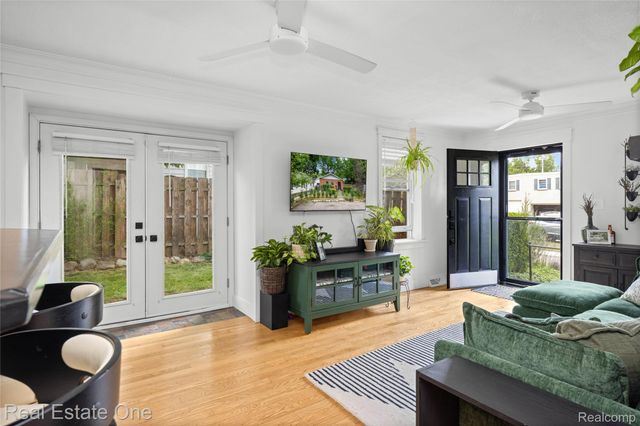 225 1st Street, Fenton, MI 48430