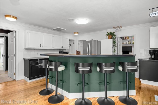 225 1st Street, Fenton, MI 48430