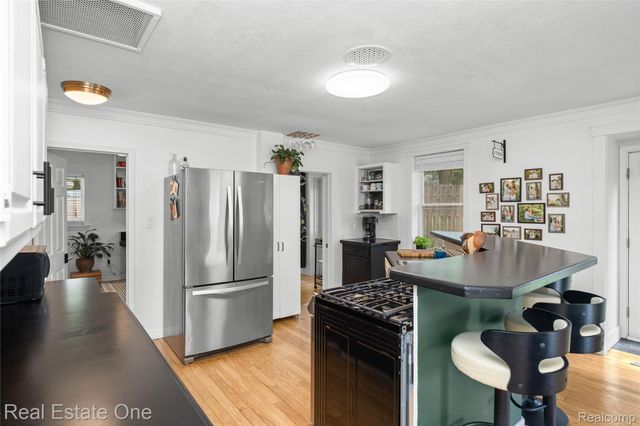 225 1st Street, Fenton, MI 48430