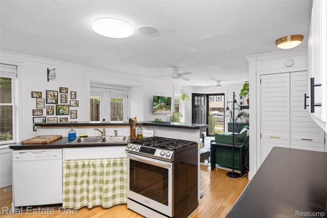 225 1st Street, Fenton, MI 48430