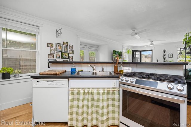 225 1st Street, Fenton, MI 48430
