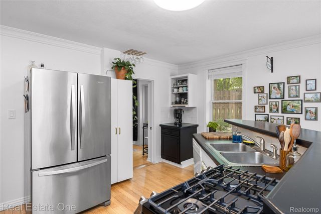 225 1st Street, Fenton, MI 48430