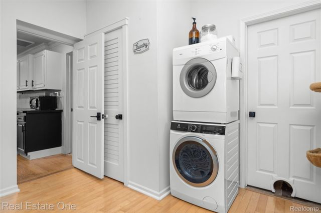 225 1st Street, Fenton, MI 48430