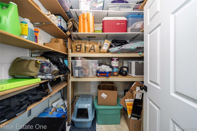 225 1st Street, Fenton, MI 48430