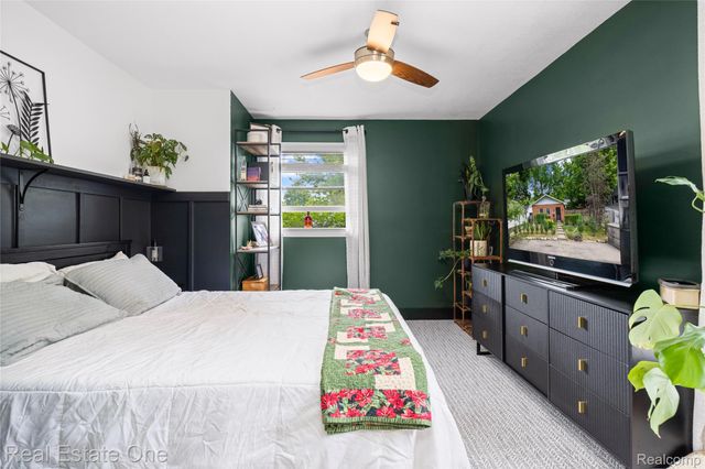 225 1st Street, Fenton, MI 48430