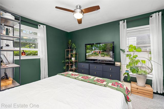 225 1st Street, Fenton, MI 48430