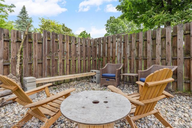 225 1st Street, Fenton, MI 48430