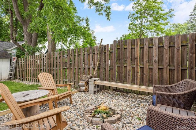225 1st Street, Fenton, MI 48430