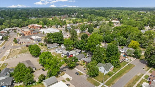 225 1st Street, Fenton, MI 48430