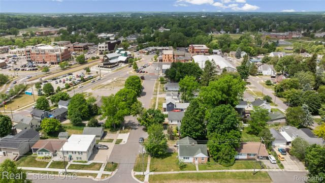 225 1st Street, Fenton, MI 48430