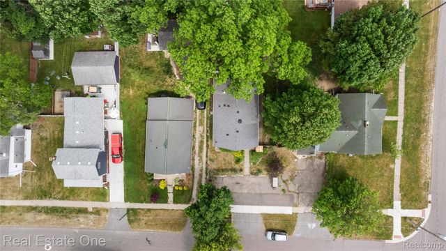 225 1st Street, Fenton, MI 48430