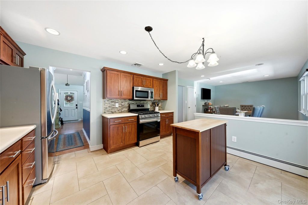 50 Timber Ridge Drive, Coram, NY 11727 — photo 4