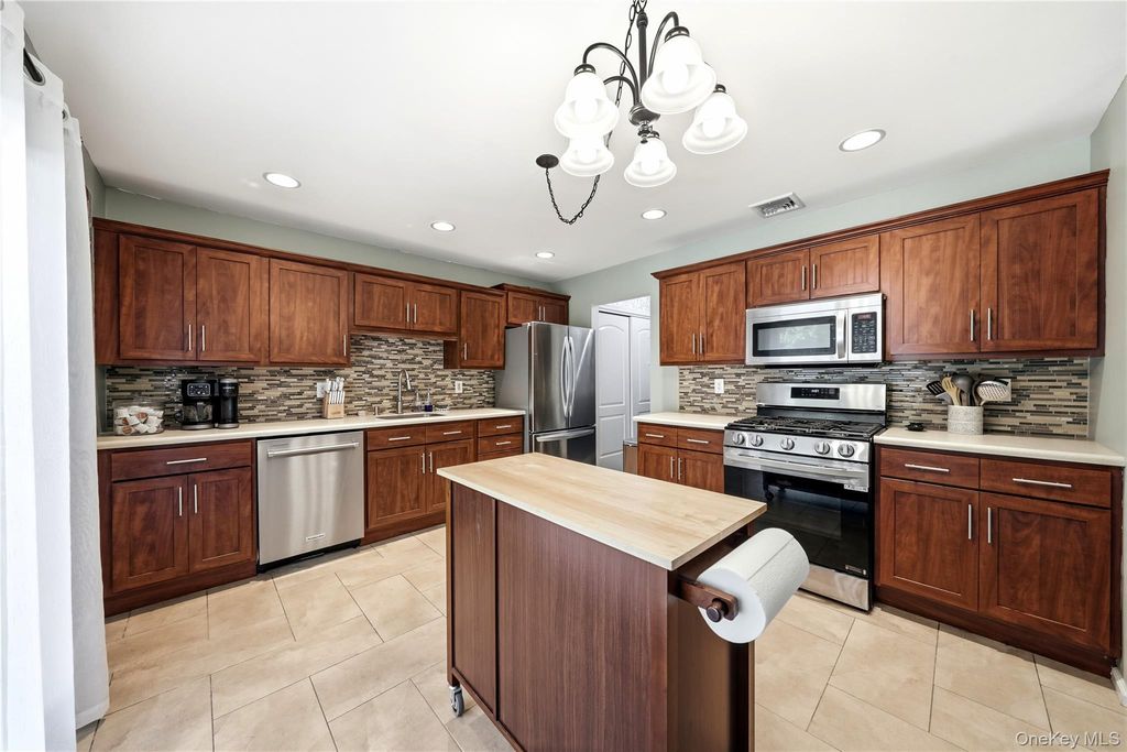 50 Timber Ridge Drive, Coram, NY 11727 — photo 5