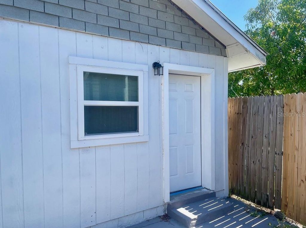 Image 7 of property listing at 2405 HARPER STREET, Tampa, FL 33605