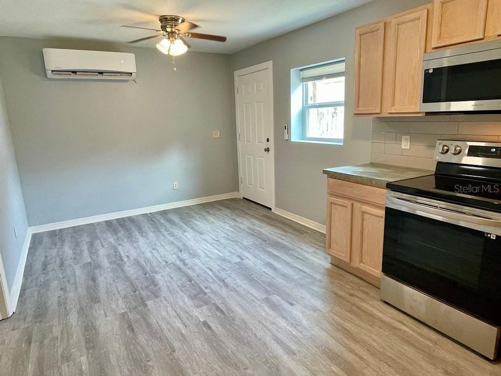 Image 8 of property listing at 2405 HARPER STREET, Tampa, FL 33605