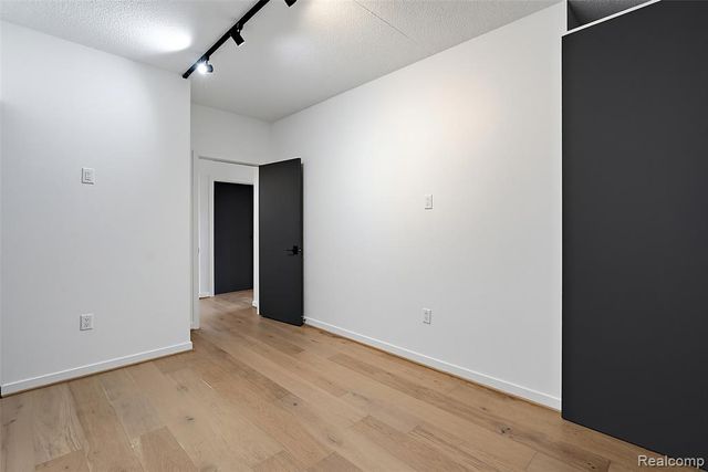 432 S Washington Avenue 1404, Royal Oak, MI 48067