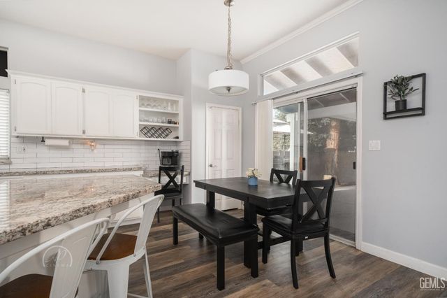 8112 Falls Court, Bakersfield, CA 93312
