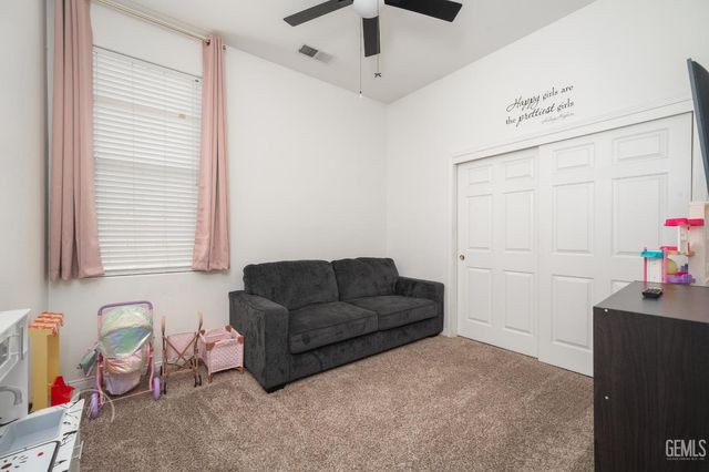 8112 Falls Court, Bakersfield, CA 93312