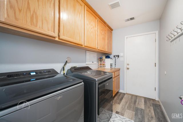 8112 Falls Court, Bakersfield, CA 93312